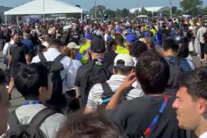 距开球3小时！卫报：8万入场球迷都需搜身，连克洛普也排队数小时