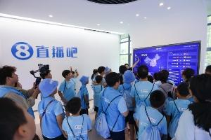 CBA小记者“探营”直播吧 亲历体育新闻诞生全过程