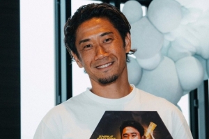 出道20年！多特赠送37岁香川真司纪念品，邀其未来担任俱乐部大使